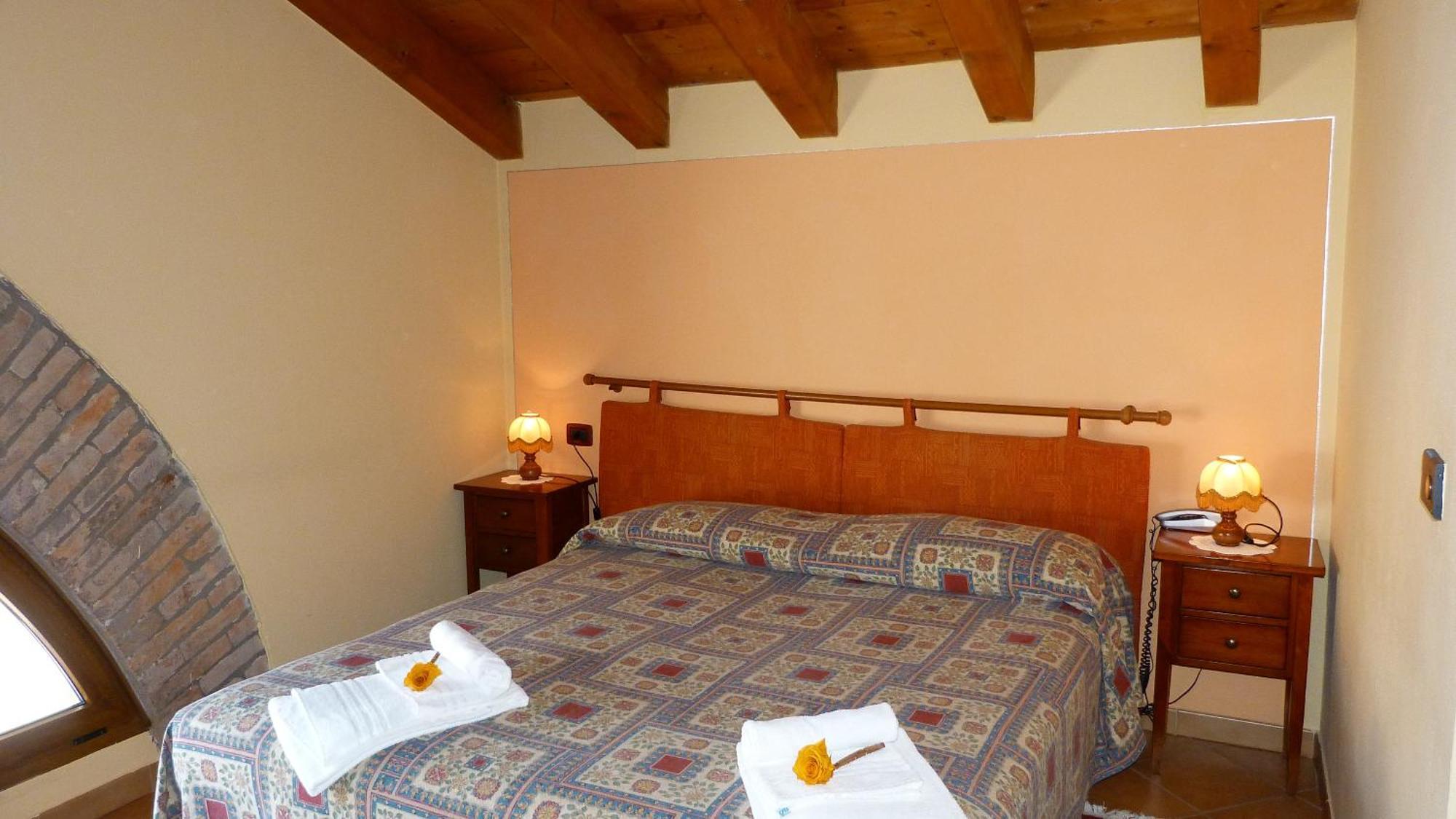 Agriturismo Ai Due Volti Dossobuono Habitación foto