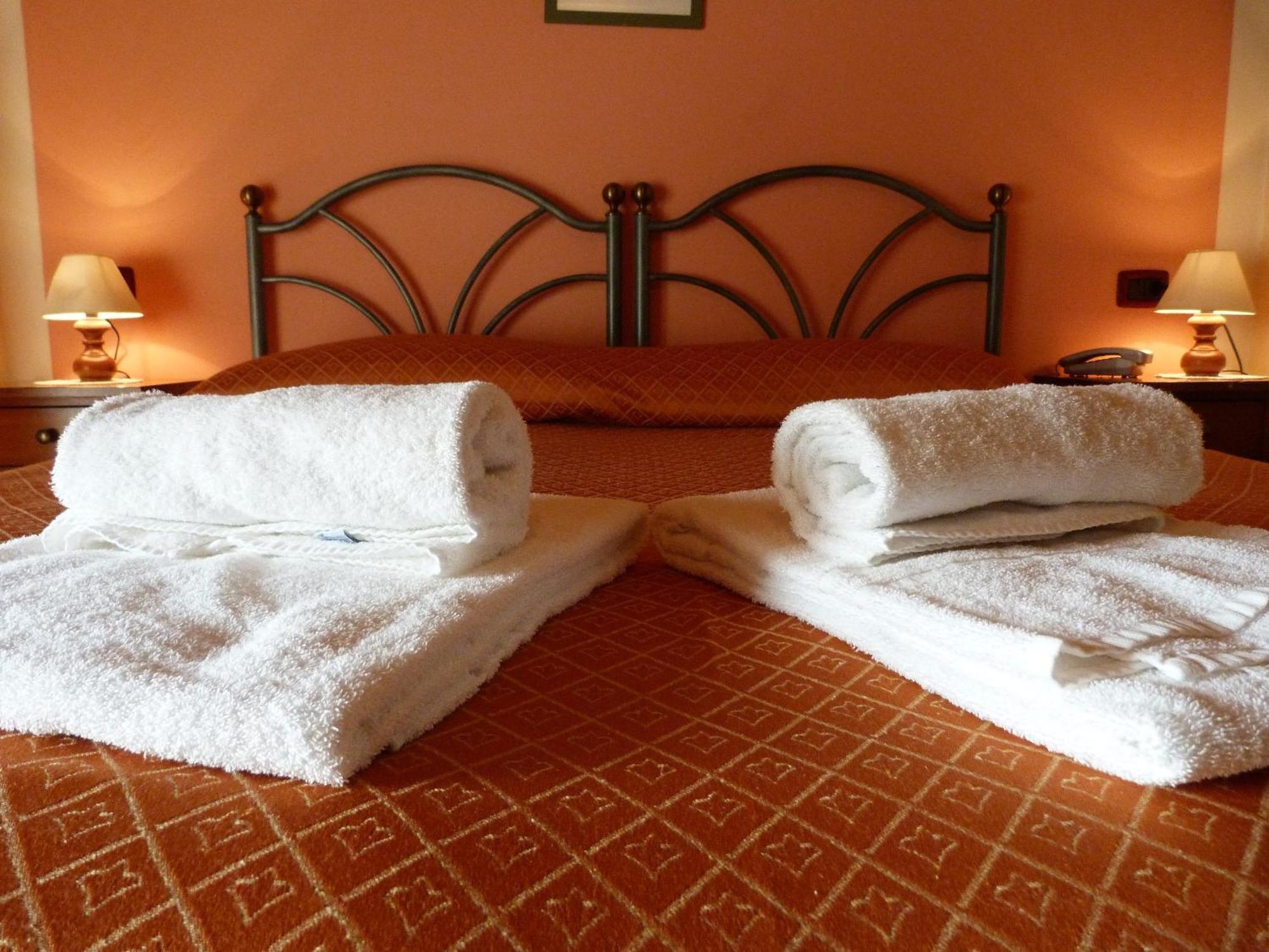 Agriturismo Ai Due Volti Dossobuono Habitación foto