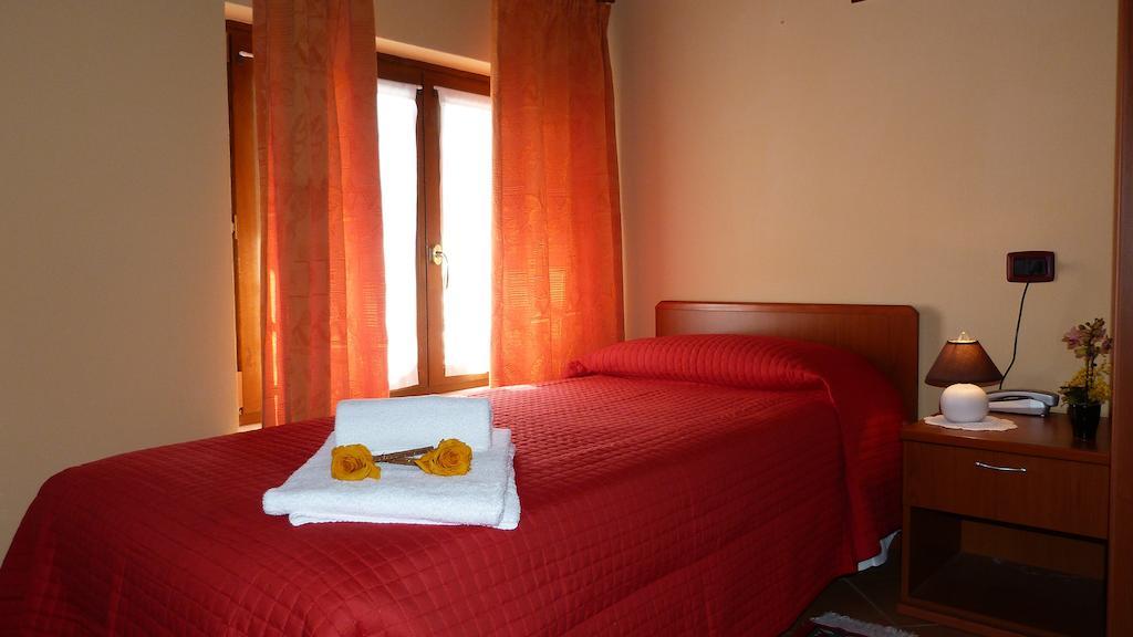 Agriturismo Ai Due Volti Dossobuono Habitación foto